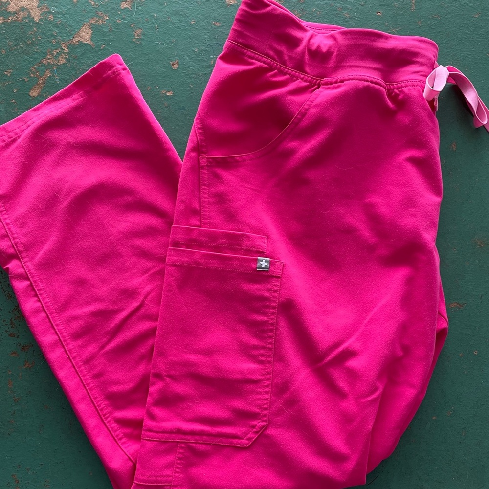 Figs Kade Cargo Hot Pink pant Large scrubs